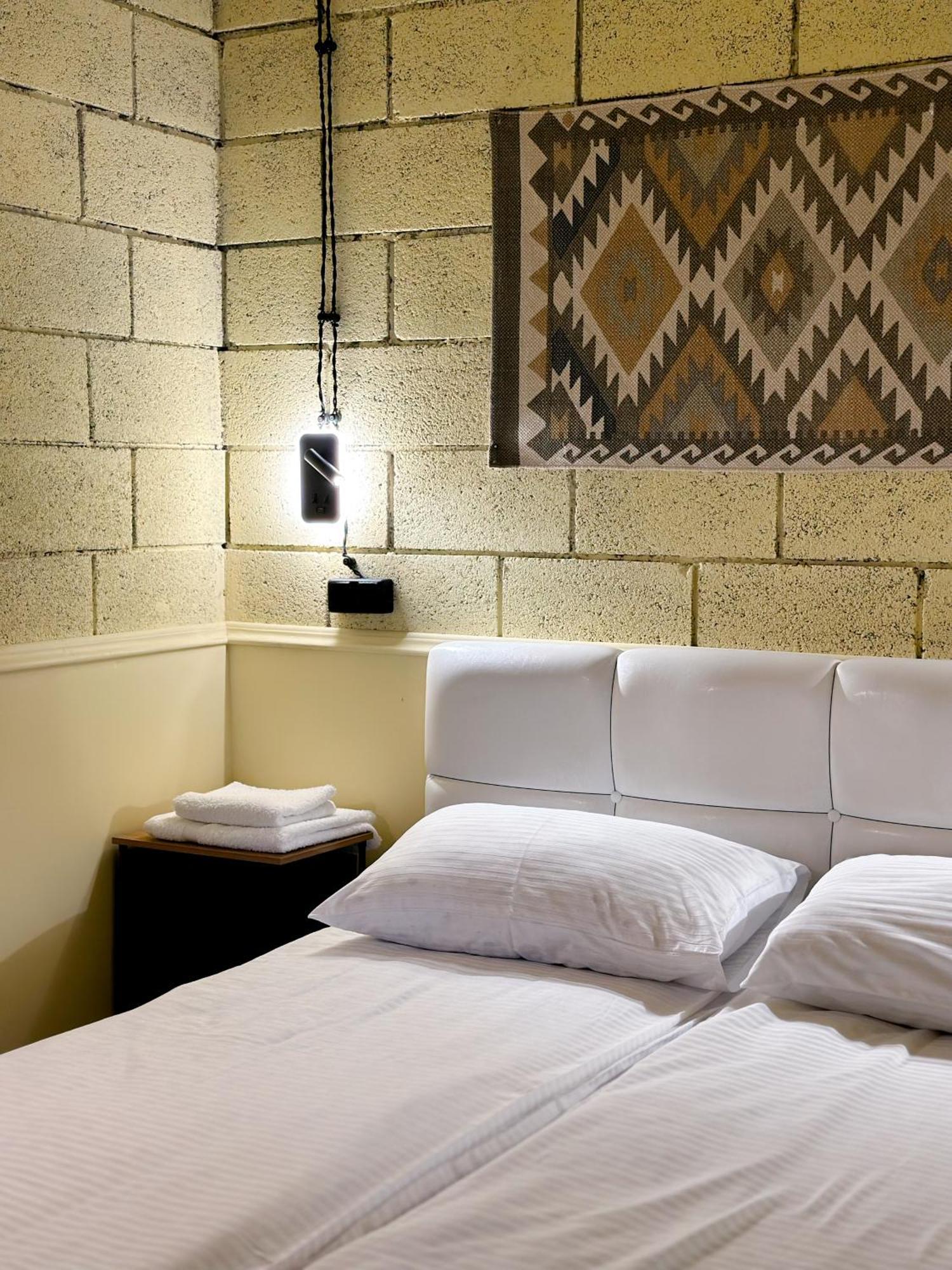 Tiroents Hotel Гюмри Экстерьер фото