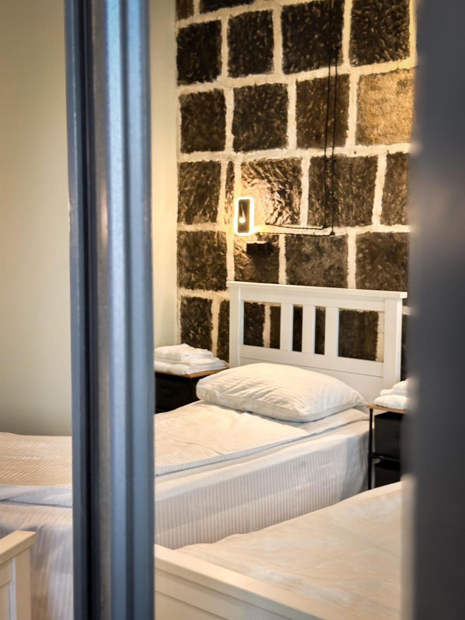 Tiroents Hotel Гюмри Экстерьер фото