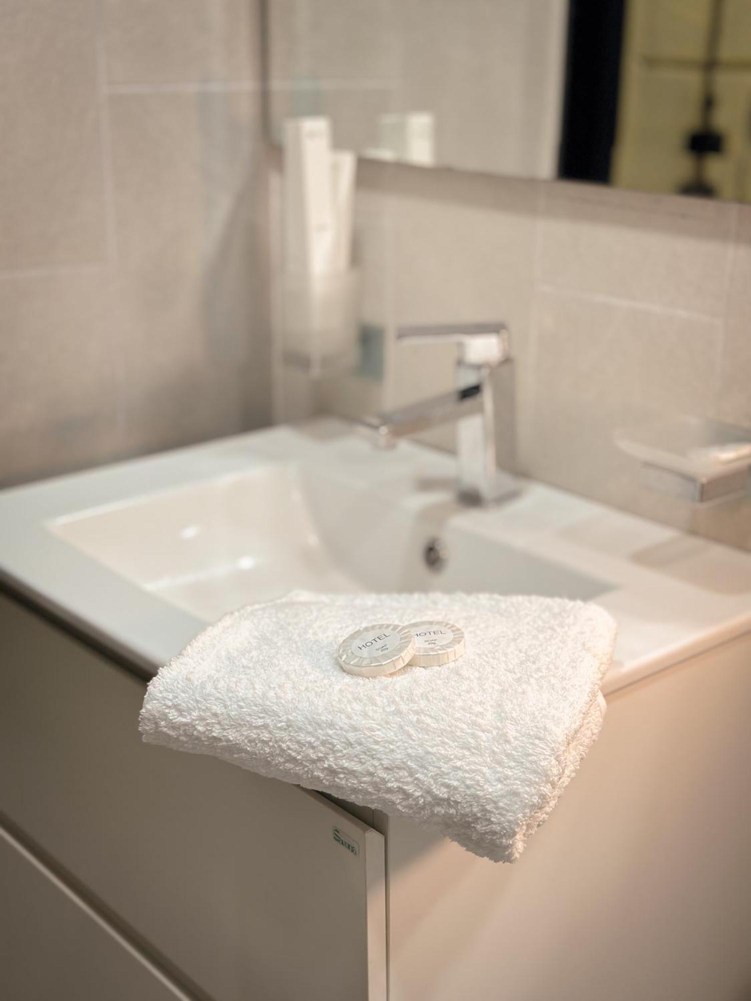 Tiroents Hotel Гюмри Экстерьер фото