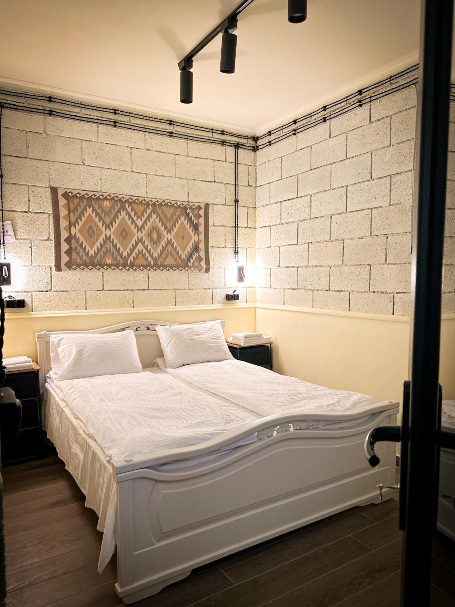 Tiroents Hotel Гюмри Экстерьер фото